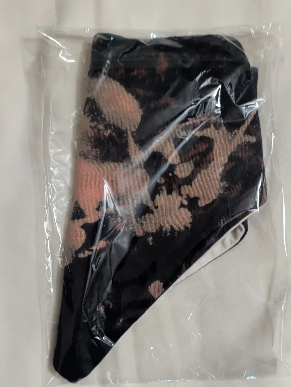 NWOT Tie-Dye Triangle Pet Bandana / Baby Bandaid Bib in Black And Peach